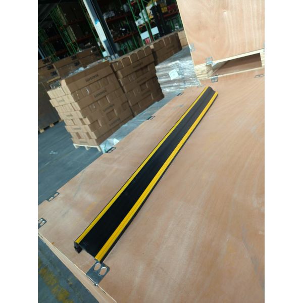 ROAD safety 100 x 10 Garage Wall Protector Speed Bump Corner Guard Rubber Corner Guards Bumpers for Car Parking
