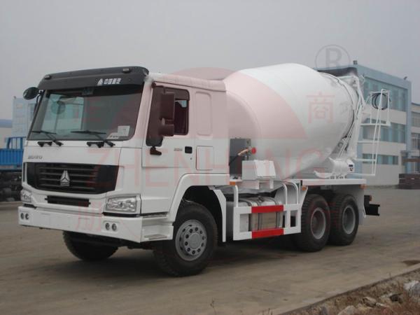 Sinotruck  6m3 Concrete Mixing Truck Drum Roller 7.3 ×2.35× 3.55m Size 14d Tilt Angel