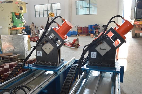 крен подноса кабеля палубы толщины 3.0mm формируя леса машины с пробивать