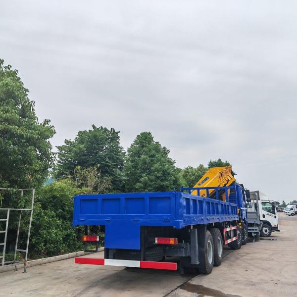 Shacman 8X4 4 Alex Truck Mounted Crane 28ton Folding Mobile Crane Truck With GSQZ560