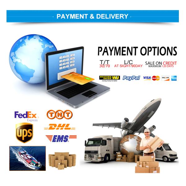 Индивидуал обтирает полотенце устранимой авиакомпании влажное