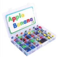 Des lettres et des chiffres magnétiques pour enfants.