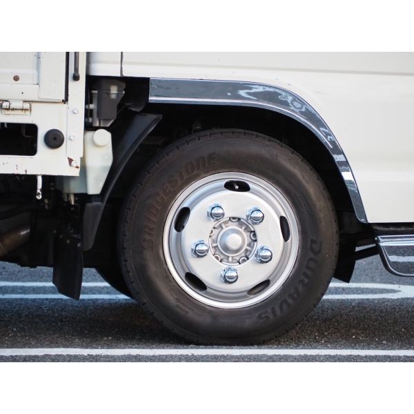 Isuzu Elf Truck 2 Ton Wide Long Low Floor MT Load Size 430/207/38 ETC Aluminum Block Hill Start Assist Leveler Rearview Camera1Spare Tire 2Ton Base 2Ton Car Mission Manual MT Mounting Flat Car 6 Speed