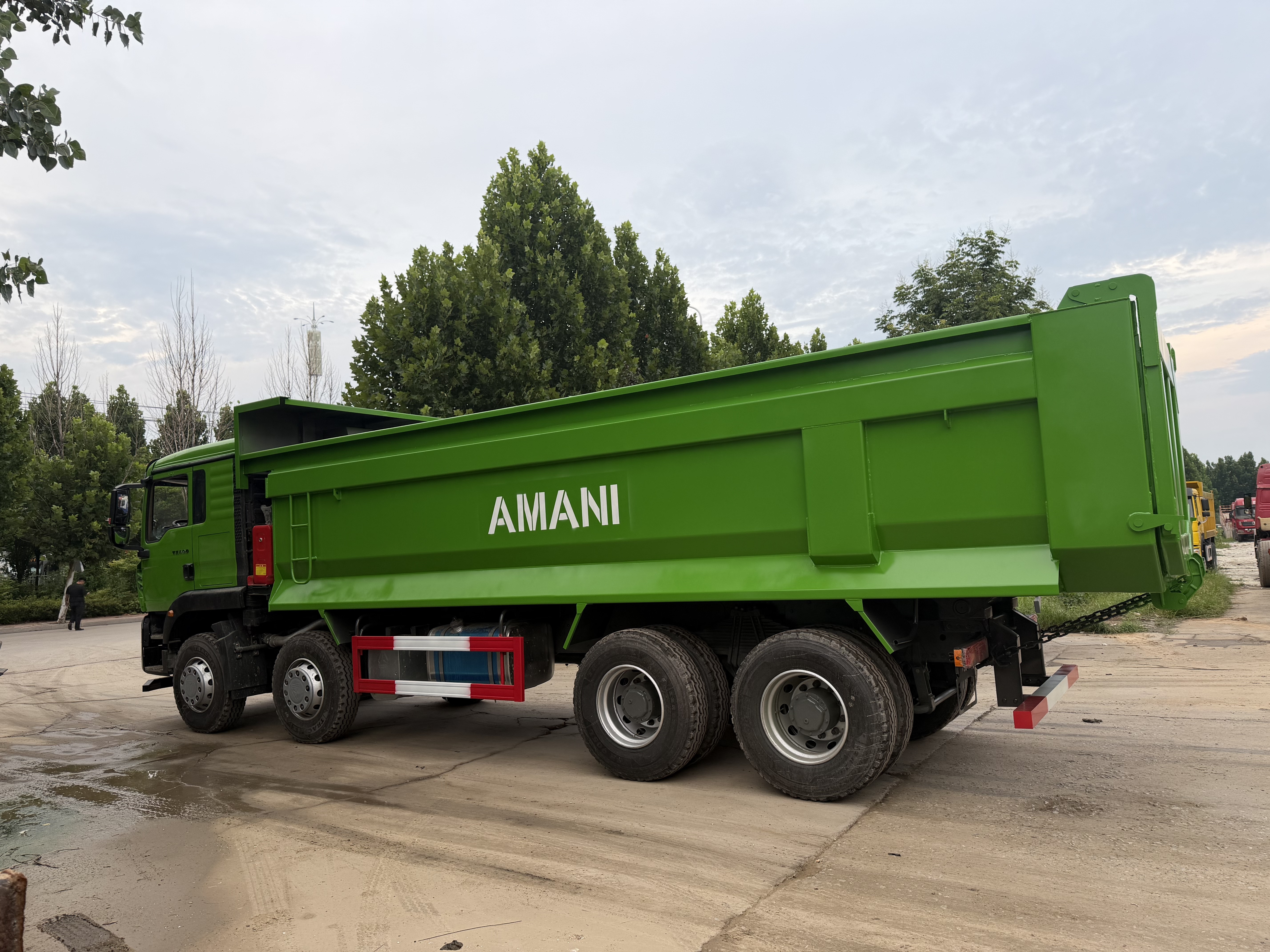 Used Dump Truck Howo TX Sinotruk Howo 8x4 Tipper 12 Wheeler manual diesel