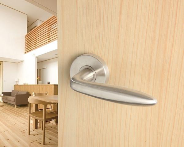 Modern door handle entry priority with CE/EN for entrance and front door