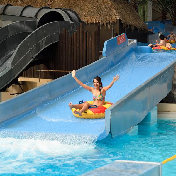 Chine Fabrication sur mesure Grand équipement de jeux aquatiques commerciaux en plein air Parc de jeux pour enfants Toboggan aquatique Boomerang