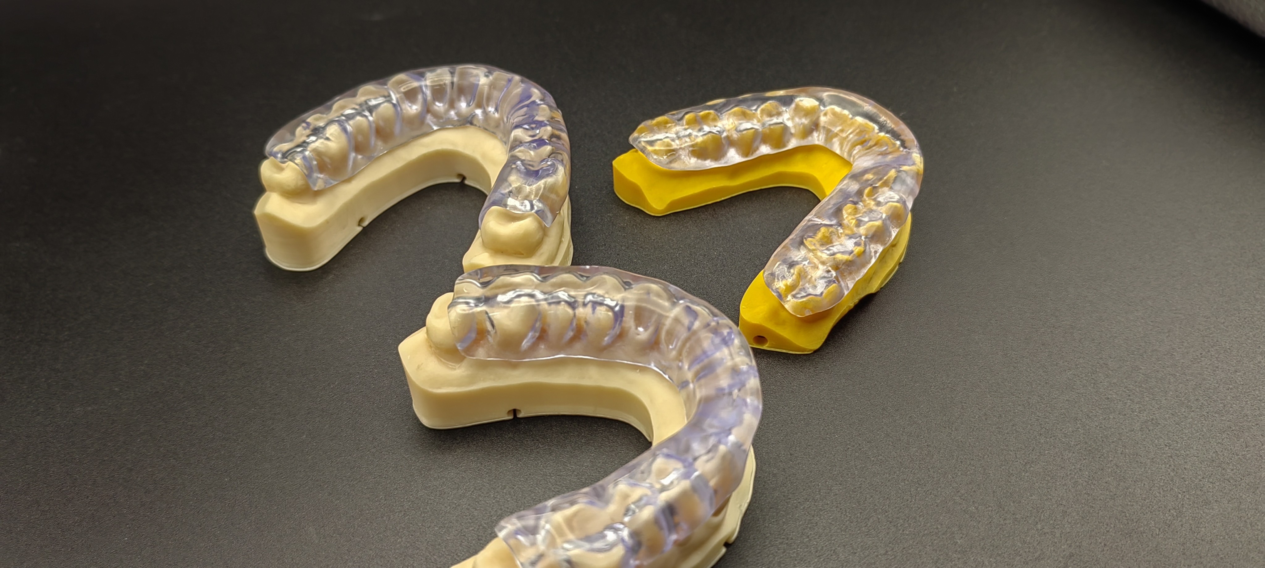 Гибкие белые ночные защитные устройства для левой или правой конечности