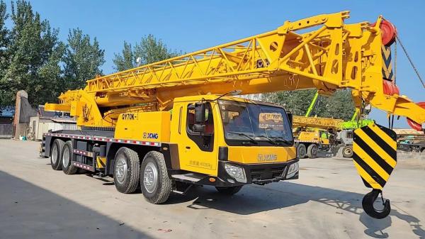 2011 Xcmg 70t Truck Crane Terrian Mobile Crane Hoist Crane Ideal for Heavy Duty Lifting