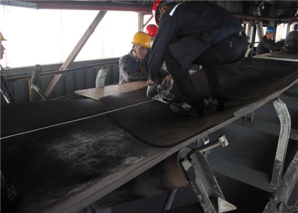 Heat Resistance Conveyor Belt Vulcanizer For Steel Plant 1200 Mm Platen