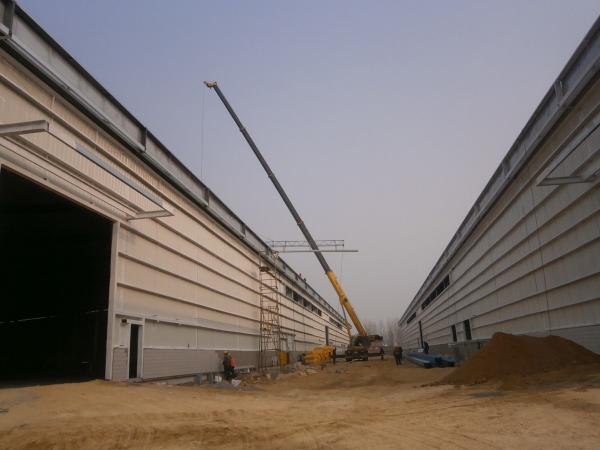 Structure en acier entrepôt de stockage agricole panneau sandwich en acier préfabriqué mur