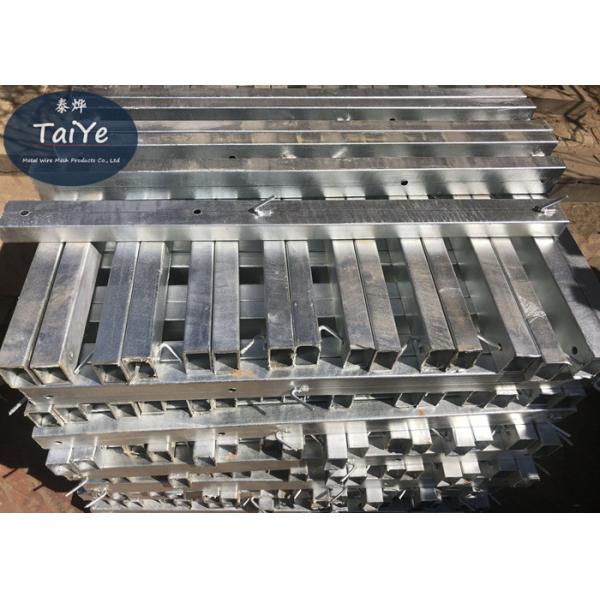 Commercial Airport Barbed Wire Brackets Silver Green Chain Link Barbed Wire Arm