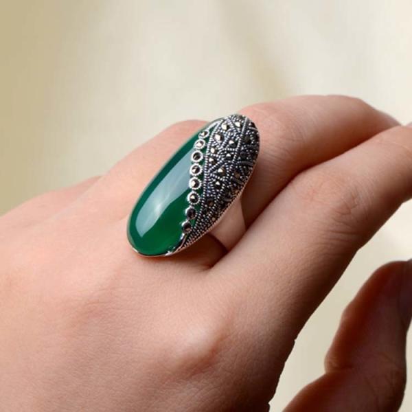 Vintage Sterling Silver Ring with Oval Green Agate and Marcasite (R12283GREEN)