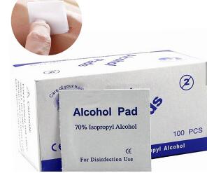 Non - Woven 70% Isopropyl Alcohol Cleaning Wipes 65x30mm / 60x60mm For Skin Care