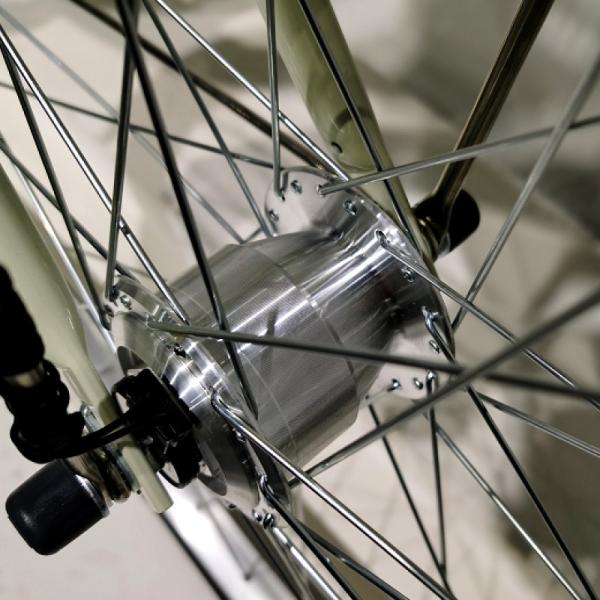 Титановое серебро / бежевый 26 дюймов женский велосипед трехскоростной ремень привода городской велосипед