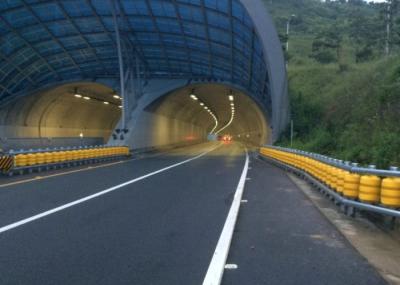 Barreira amarela do rolo da segurança de tráfego da cor vermelha com o mergulho quente galvanizado