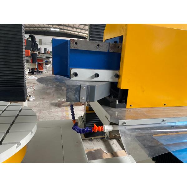 Maquina de fresado vertical CNC de 4 ejes para diseños de esculturas 3D personalizados