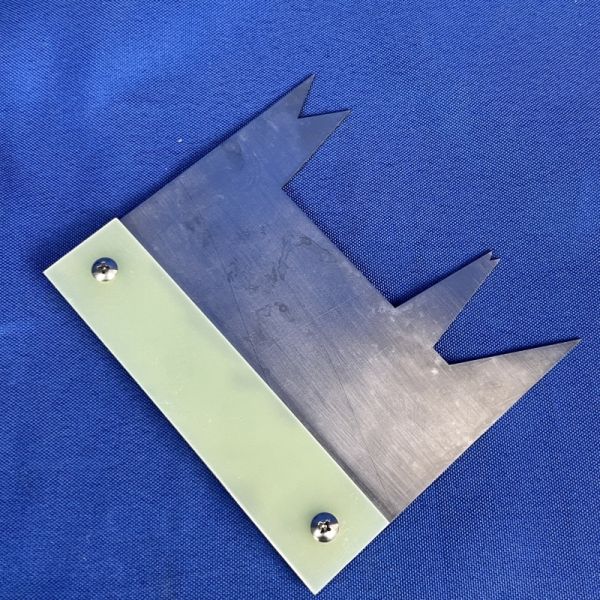 IEC 60695-11-3 compliant flame height gauge for 500 W flames with precise flame height measurement