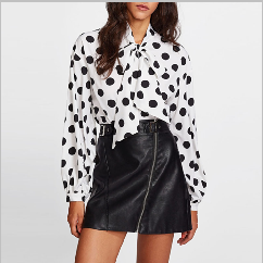 Partes superiores longas das mulheres da luva do às bolinhas do bowknot da forma