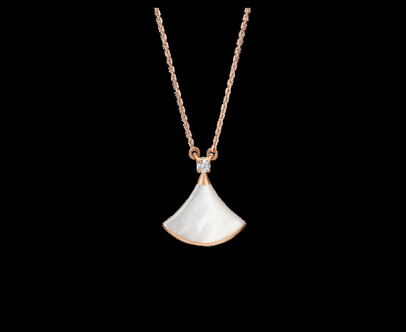 DIVAS’ DREAM necklace in 18 kt pink gold with mother of pearl and pavé diamonds. Ref. 350062 CL856960