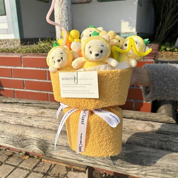 Pineapple Bear Plush Doll Flower Bouquets Given to Girlfriends as Birthday Gifts and Graduation Gifts on May 20th and Qixi Festival Valentine's Day