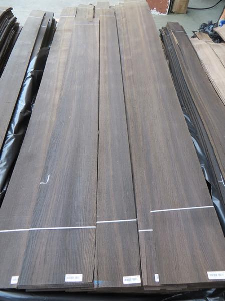 ISO9001 Straight Grain Fumed Veneer Rift Cut 250cm Length Interior Decoration