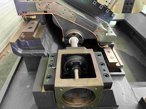 6100Y tour CNC multi-fonction de précision avec une large plage de traitement