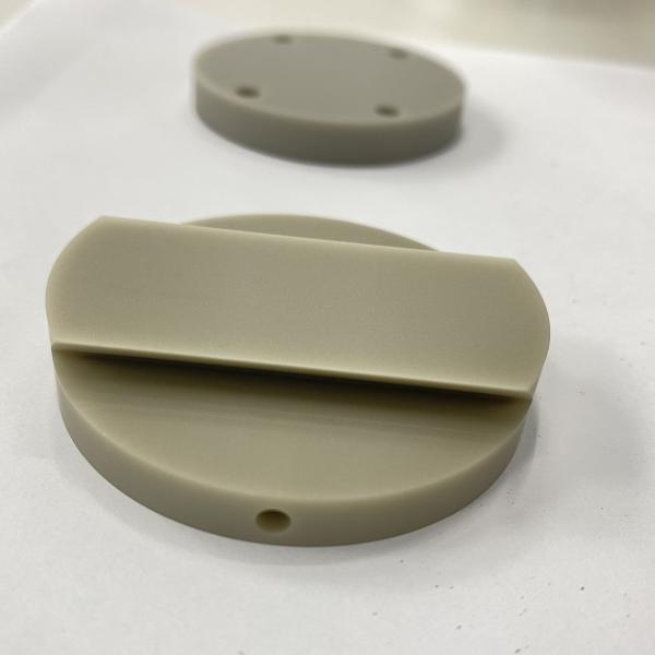 Parties en céramique de nitrure d'aluminium de haute pureté sur mesure Parties isolantes