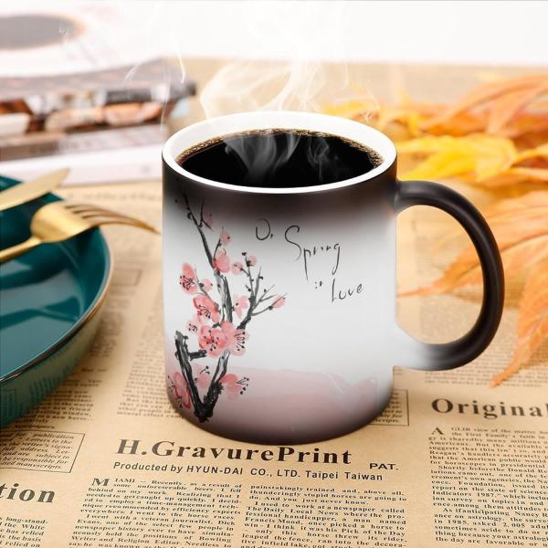 Copo de café de cerâmica sensível ao calor Copo de descoloração com alça em forma de coração Presentes caneca de mudança de calor