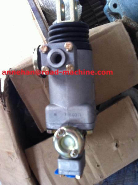 Original New Sinotruk Howo Trucks Spare Parts Light , Oil Filiter , Clutch , Axle ,Engine , Tranmission Tire Cabin