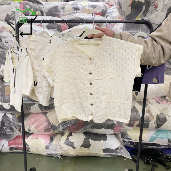 Wholesale Used Knitted Tops Clean Women Clothing Preloved Knitted Shirts Button-up Cardigan Style Used Clothes Second Hand Clothes