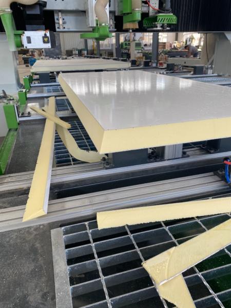 Centres de traitement pour l'extrusion de feuilles isolantes composites