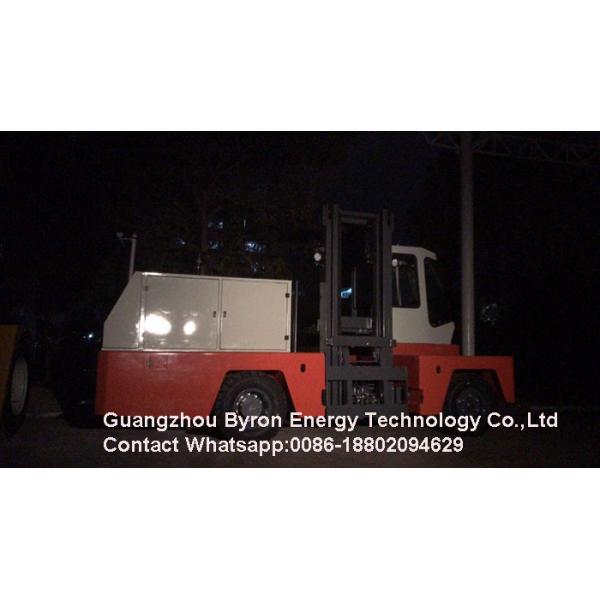 Carretilla elevadora roja de la carga del lado del motor diesel de la maquinaria de construcción de carreteras para el transporte largo de las mercancías del tubo de madera