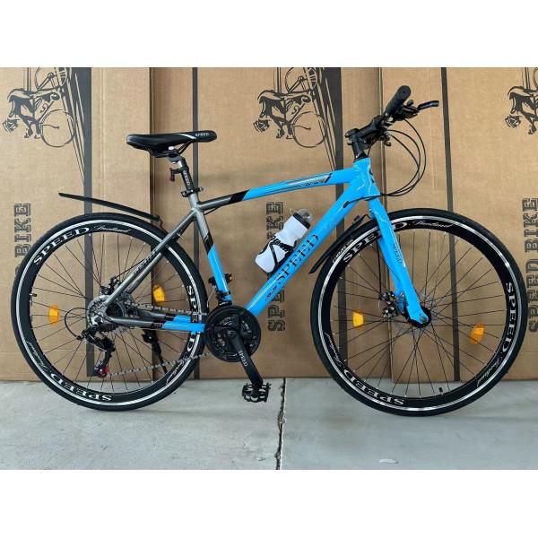 Los comerciantes de bicicletas recomiendan enérgicamente nuevas bicicletas de MTB y bicicletas de moda con frenos de disco