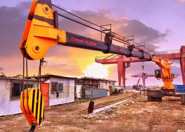 High Efficiency Telescopic Offshore Crane Easy Maintenance Impact Resistance