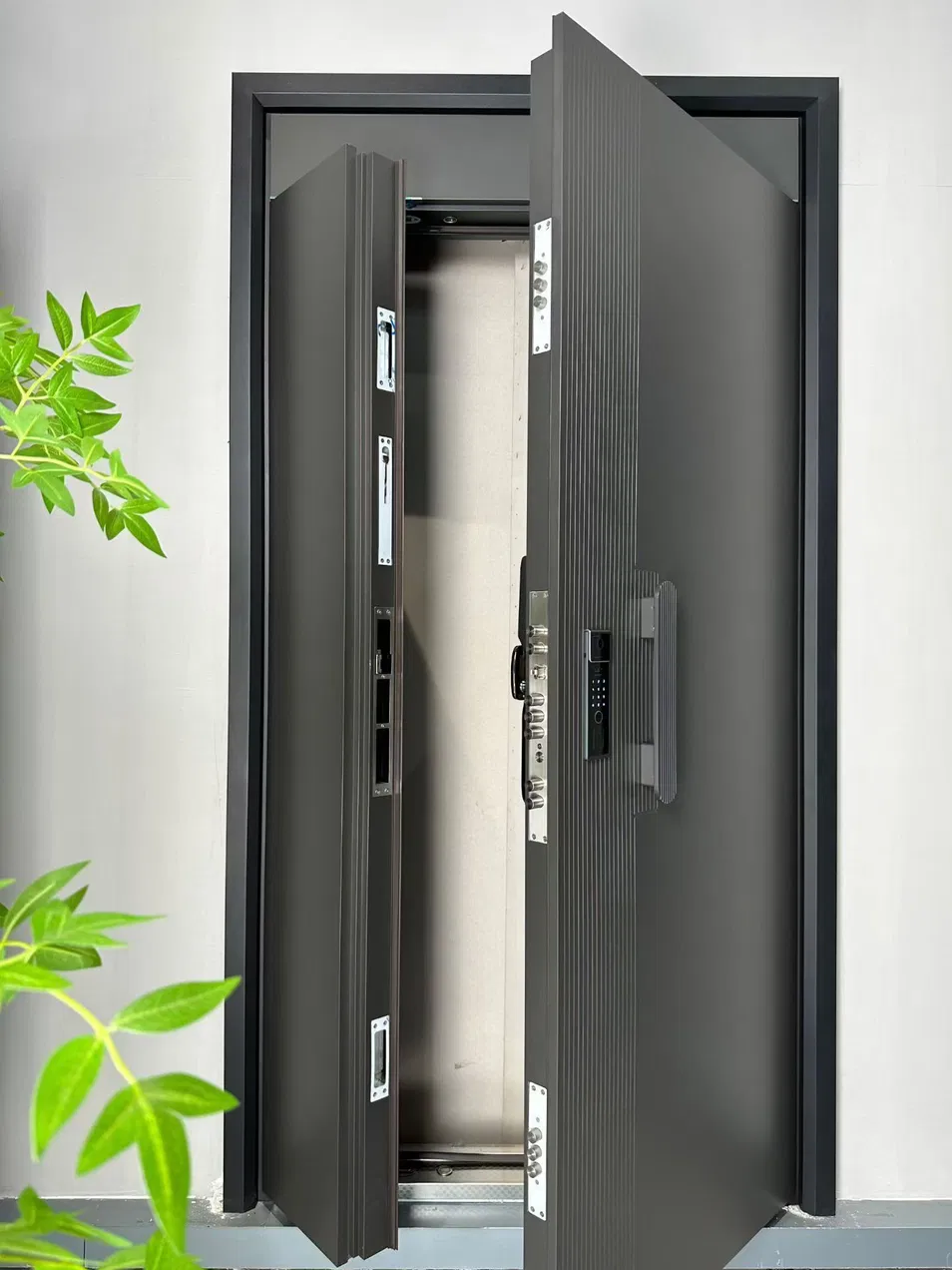 Durable Modern Steel Interior Door with Security Sound Insulation and Customizable Surface for Home Office