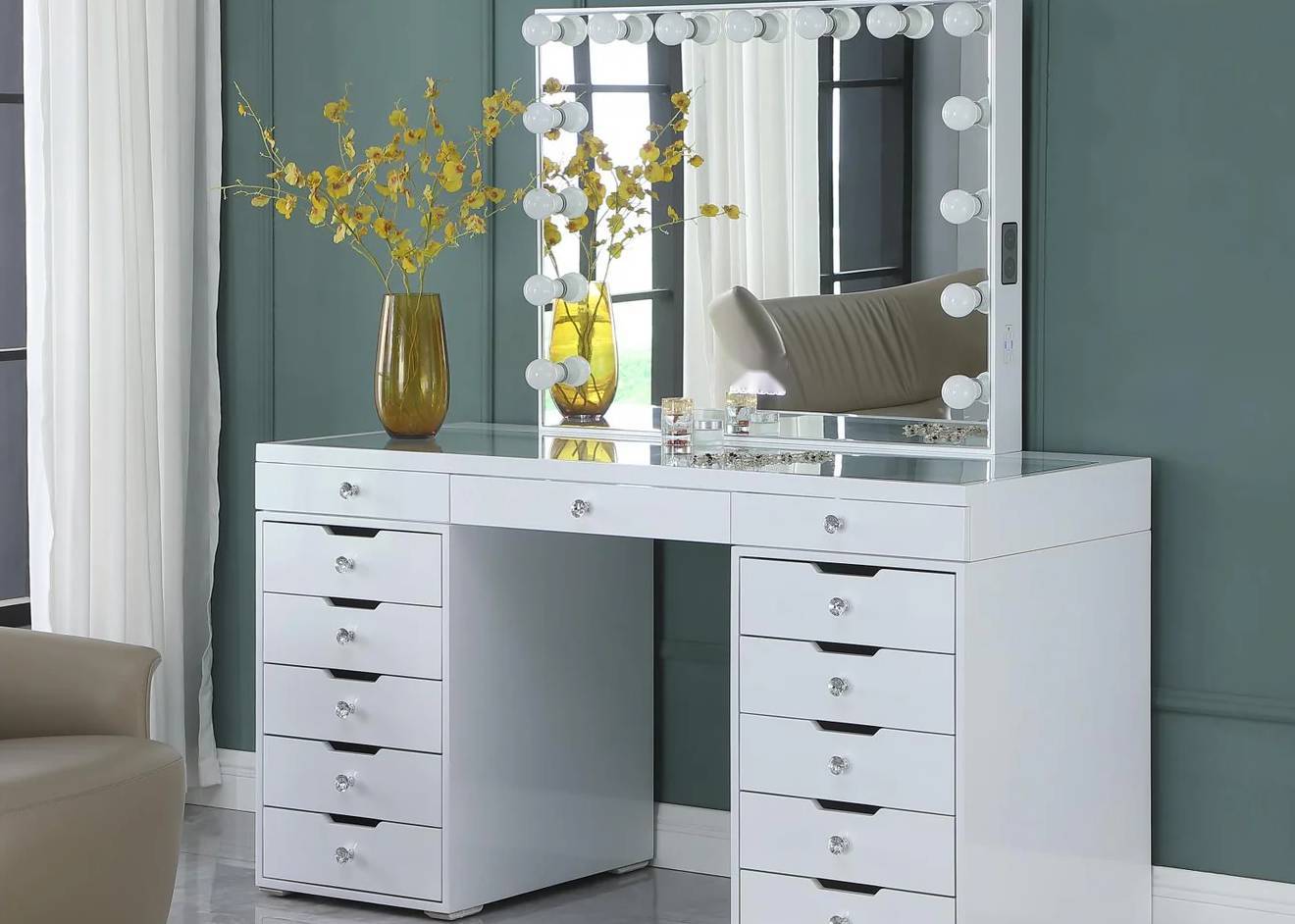 Hollywood Vanity Mirror Set with Silver Mirror Glass and Lighting Function for Dressing Table - OEM & Custom Orders Available