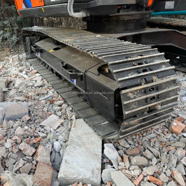 Une excavatrice Hitachi ZX120 abordable et adaptée au concassage