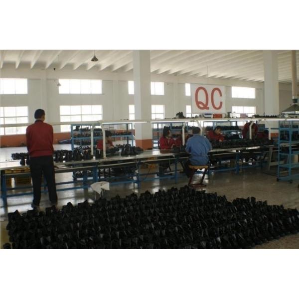 Безопасные ботинки с стальной крышкой на ногах и стальной средней подошвой