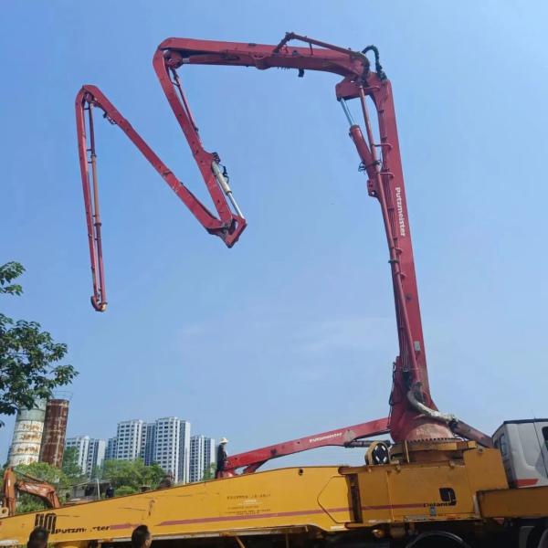 Proceso de mecanizado hidráulico de segunda mano Bomba de hormigón Schwing Putzmeister 49m en Benz