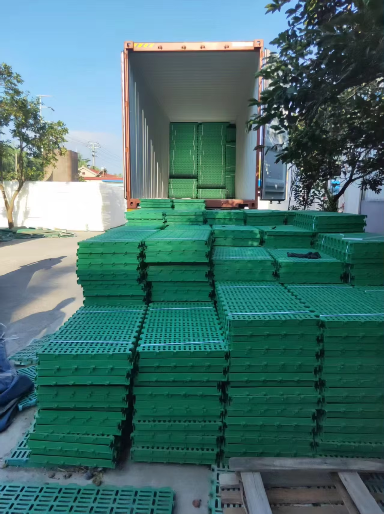 Reinforced Plastic Slatted Floor for Goat & Sheep Farm | 1000×500mm Livestock Flooring