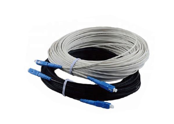 Cabo de remendo de fibra ótica do cabo da gota lisa de FTTH com o conector do SC/APC/UPC