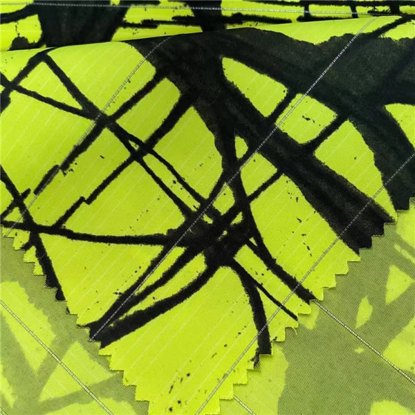 100% полиэстер переносит напечатанный имитационный покрытый UPU ткани 50D*50D 70gsm 150CM куртки зимы памяти водоустойчивый