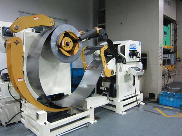 4.5 Kw Steel Coil Uncoiler , Three - In - One Combination Metal Plate Machine
