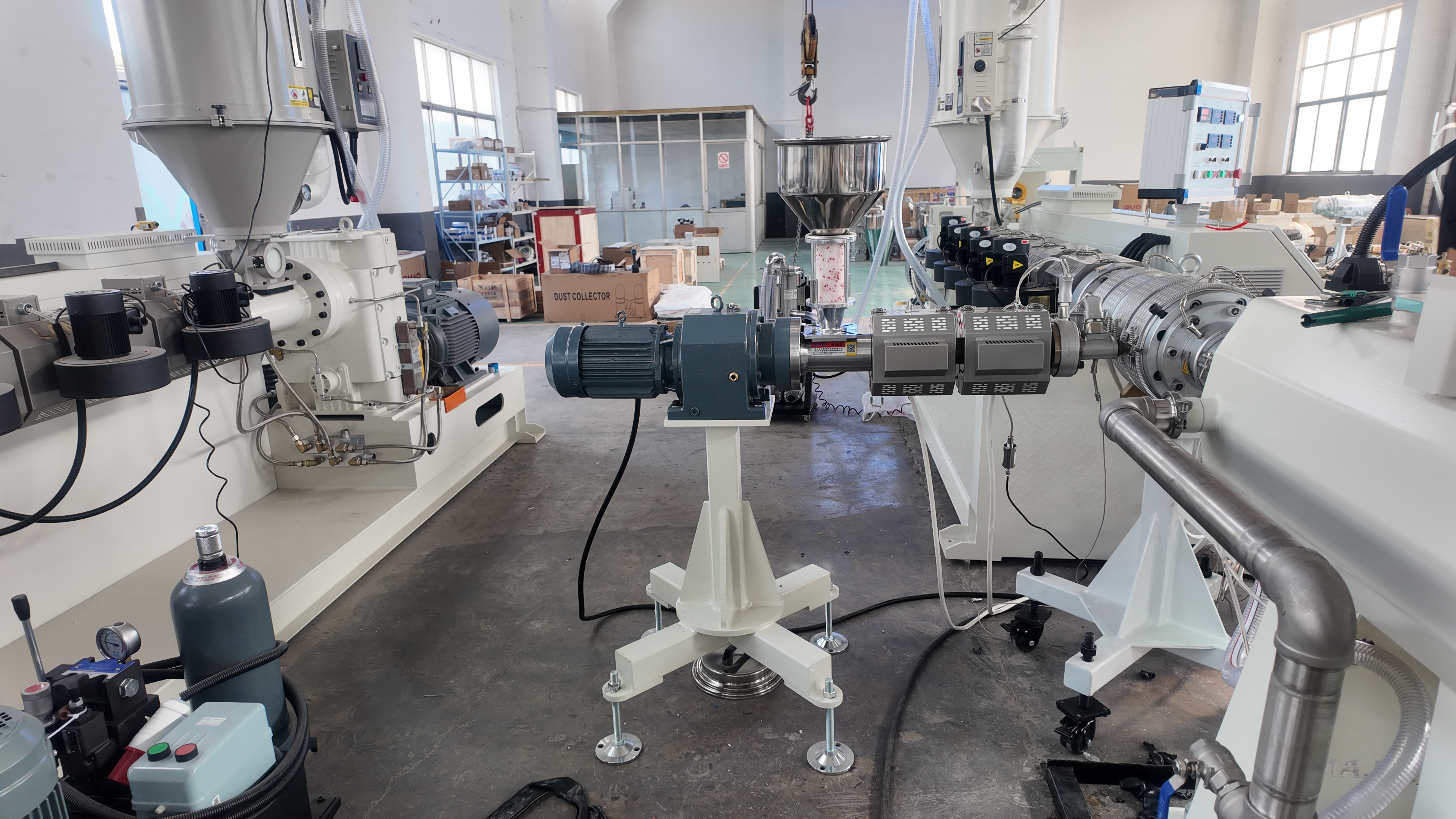 China Famous Durable HDPE LDPE PE PVC Pipe Extrusion Line Making Machine