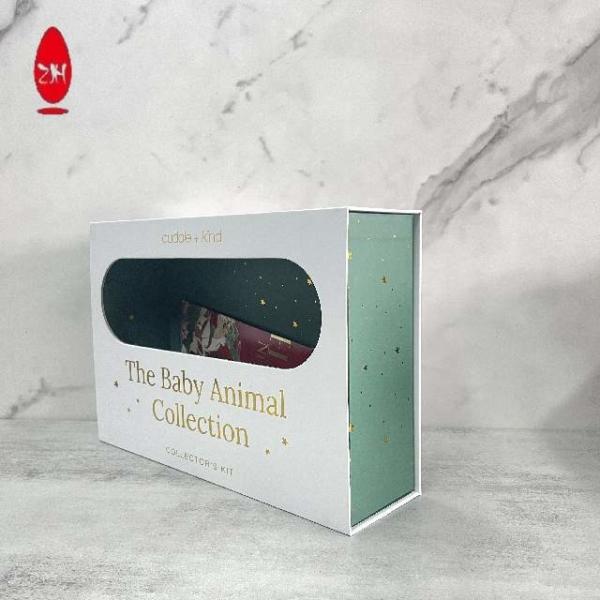 White Magnetic Cosmetic Paper Gift Packaging Box With Window