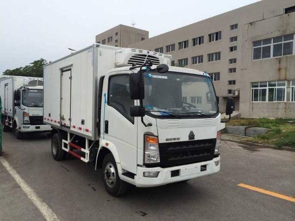 Euro 2 Heavy Cargo Trucks , 5 Ton Refrigerated Truck For Frozen Foods Transporting