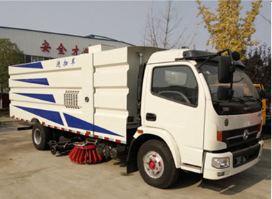 Dongfeng Road Sweeper Truck / Road Cleaning Truck With Cummins Engine