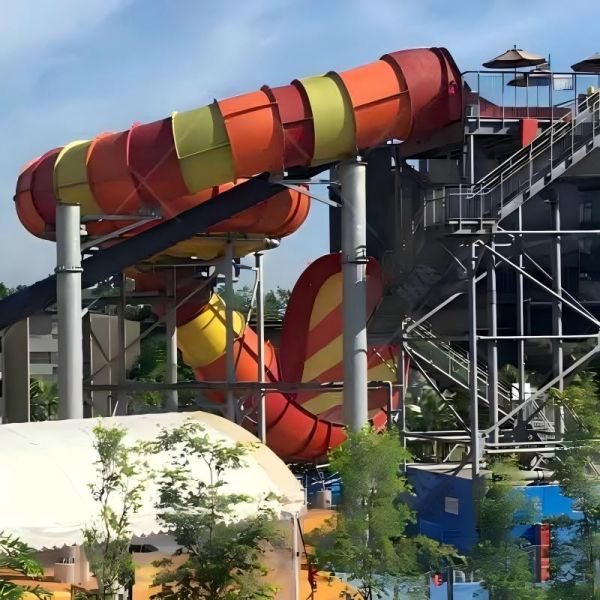 Soaring On The Waves Water Park Water Slide Raft Sliding 15m Height