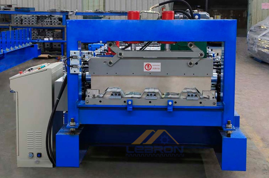 палуба металла толщины 0.8-1.5mm формируя машину, крен плитки шага 15KW формируя машину
