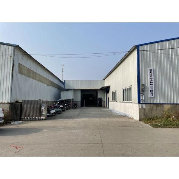 Синий одноразовый хирургический халат с вязанными наручниками